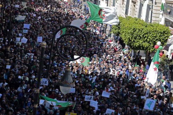 صد و یازدهمین آدینه اعتراضات در الجزایر با درخواست برای اصلاحات حقیقی