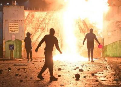 درگیری مردم با نیروهای پلیس در بلفاست